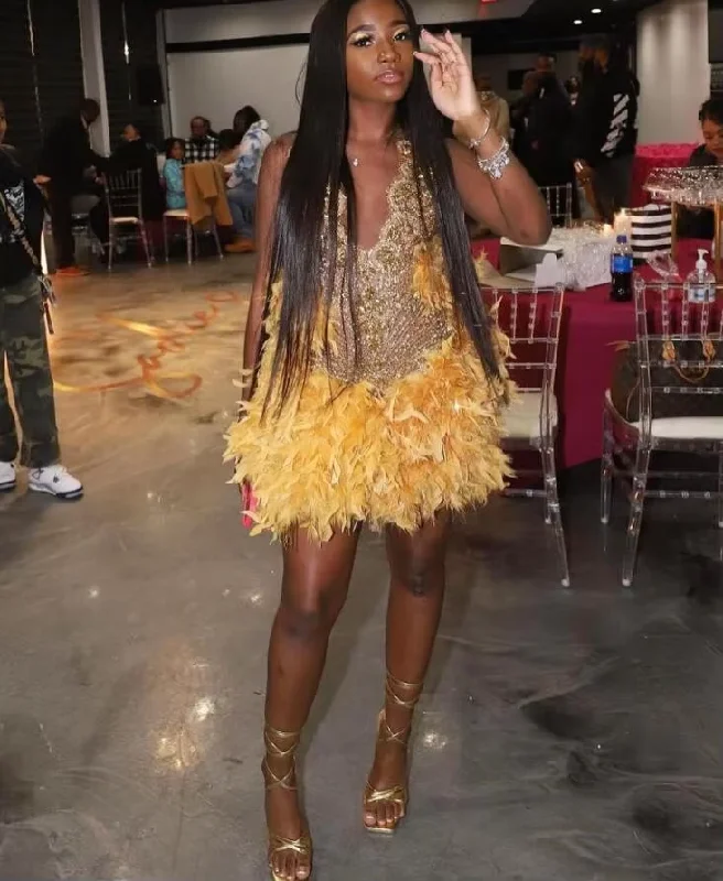 Chic And Edgy Contemporary Elegance Luxury Gold Short Prom Homecoming Dresses for Black Girl 2025 Sparkly Diamond Crystal Feather vestidos de graduación gala gown