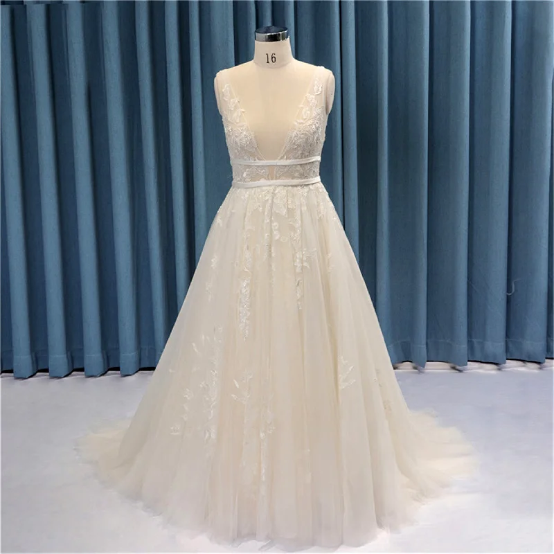 Limited Edition Vintage Charm Romantic Bohemian Plus Size Wedding Dress with Deep V-neck