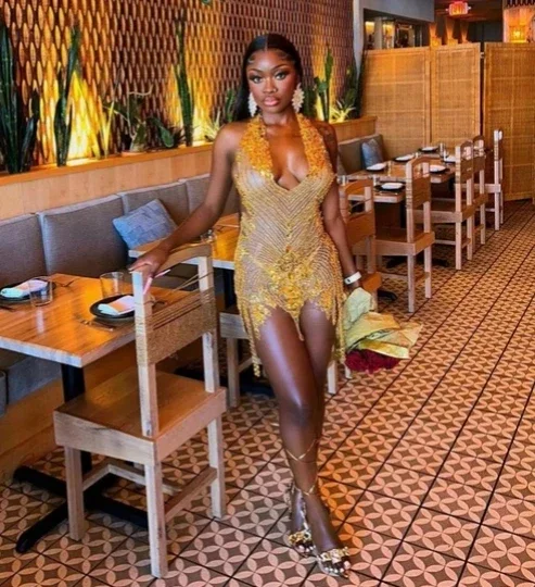 Chic Style, Always In Vogue Bold Silhouette Gold Luxury Halter Women African Cocktail Dresses Beaded Birthday Party Gowns Short Sexy Black Girl Prom Dresses Homecoming