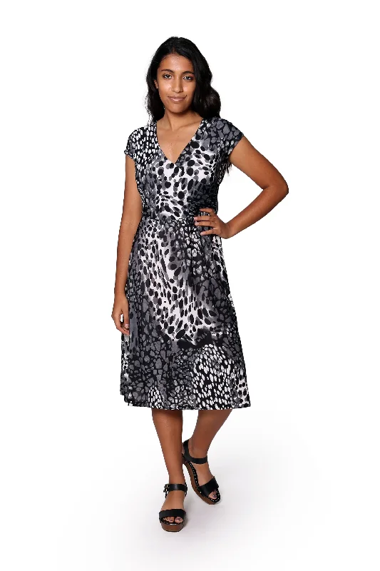 Avant-Garde Style Promotions Vibrant Prints La Cera Animal Print Sleeveless Dress