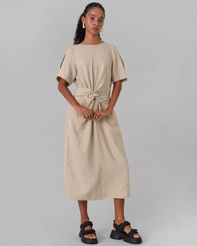 Laid-Back Fashion Offers Casual Chic Twist Short Sleeved Maxi Dress