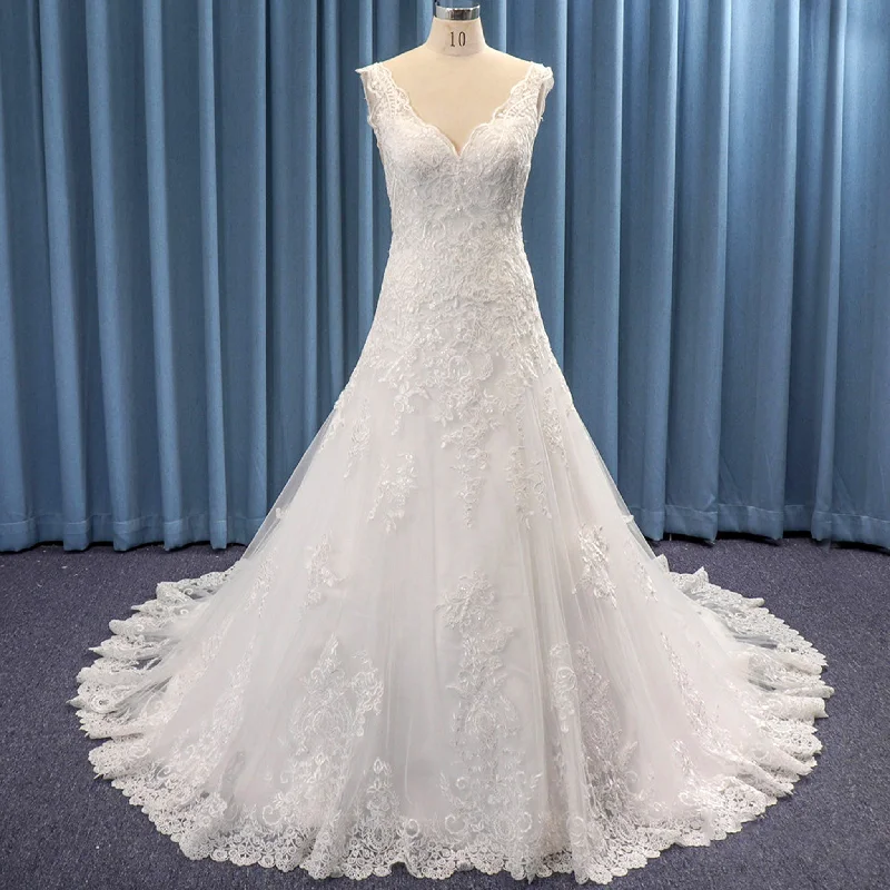 End-Of-Season Clearance Graceful Movement Double V Scallop Lace Ball Gown Bridal Wedding Dress Long Train