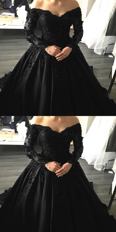 Holiday Glam Vibrant Prints Black Lace Appliques Long Sleeves Ball Gowns Prom Dresses S14044